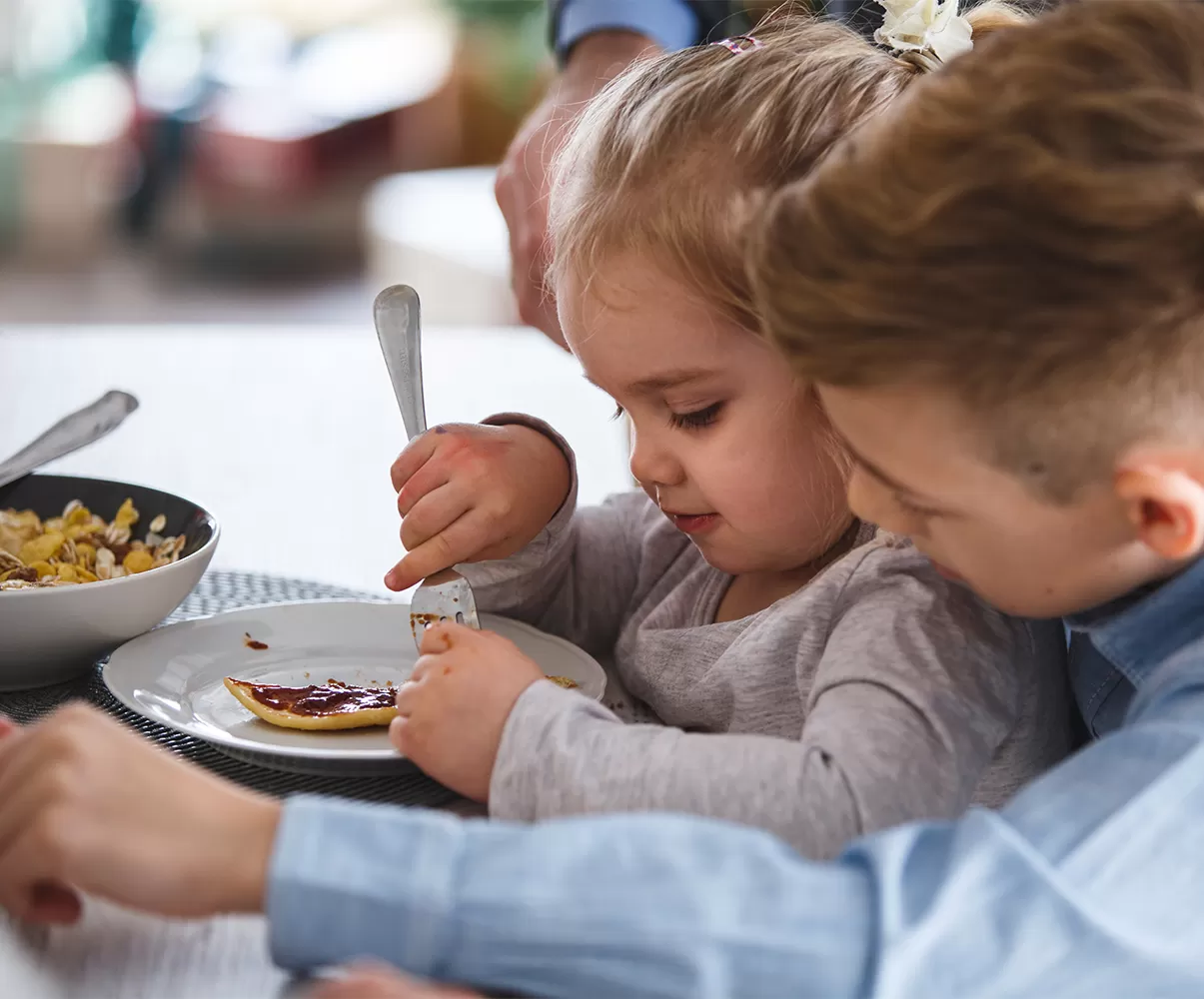 Bebés, niños y adolescentes
