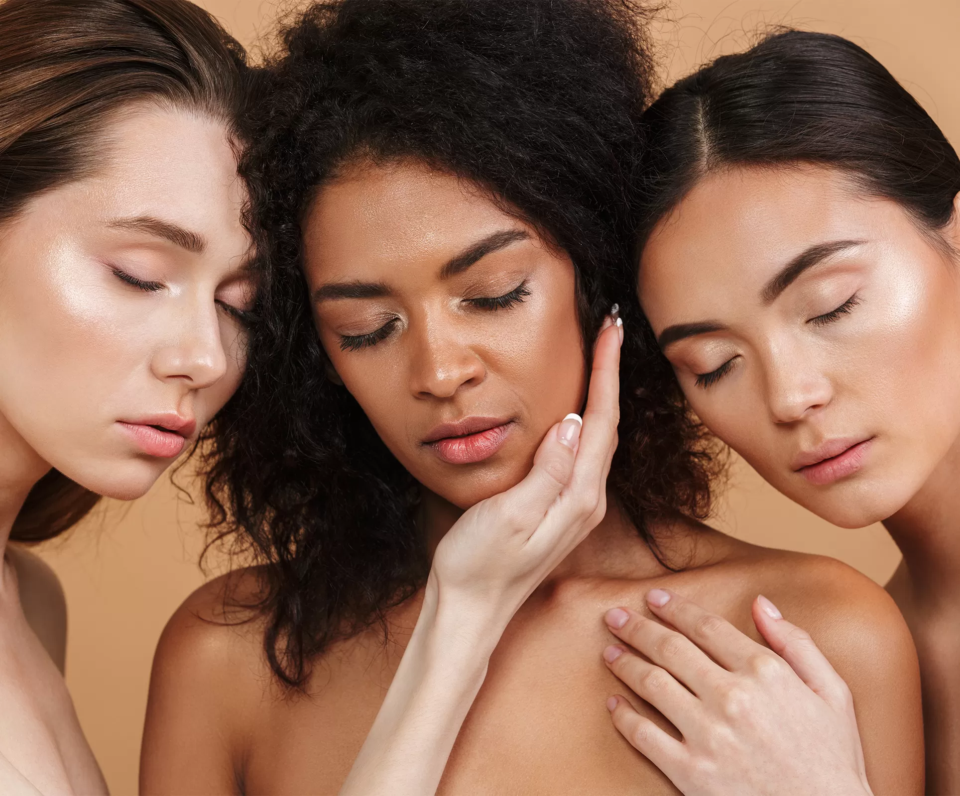 Mujeres que buscan la salud de la piel